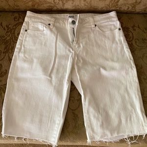 PAIGE WHITE SHORT PANTS SIZE 29